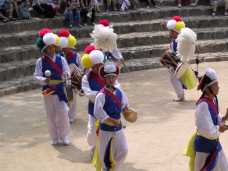 Danzatori al Folk Village
